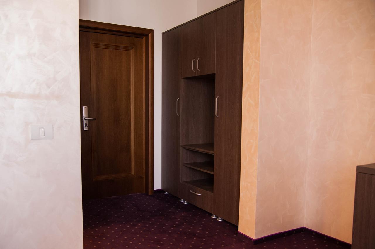 Le Mer Afumati Exterior photo